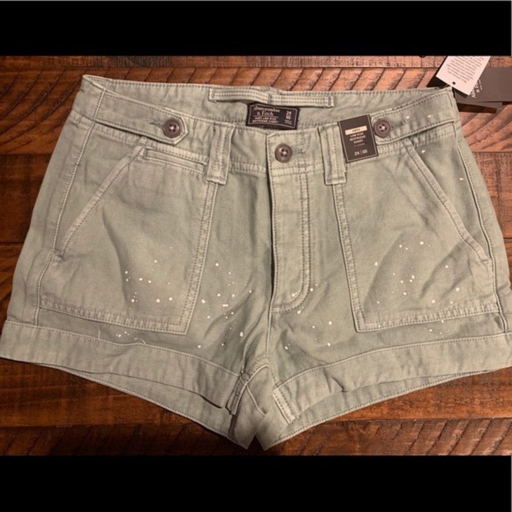 NWT Abercrombie & Fitch LowRise Boyfriend Short 24